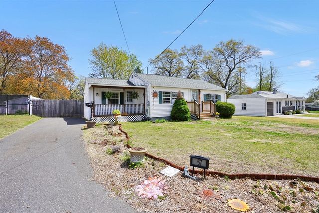 57 Bourbeau St, Chicopee, MA 01020