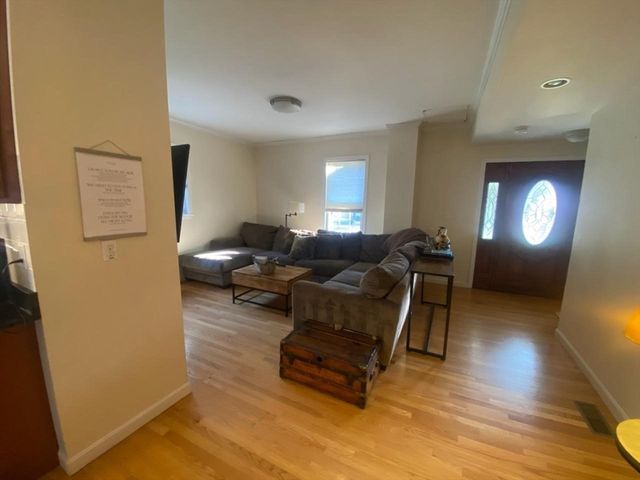 10 Cedar St, Wellesley, MA 02481