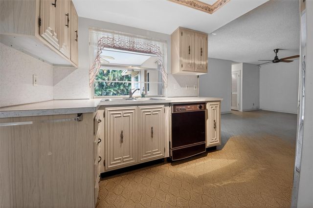 1101 SW 68th Avenue, Plantation, FL 33317