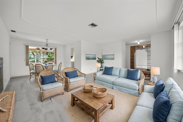 1101 SW 68th Avenue, Plantation, FL 33317