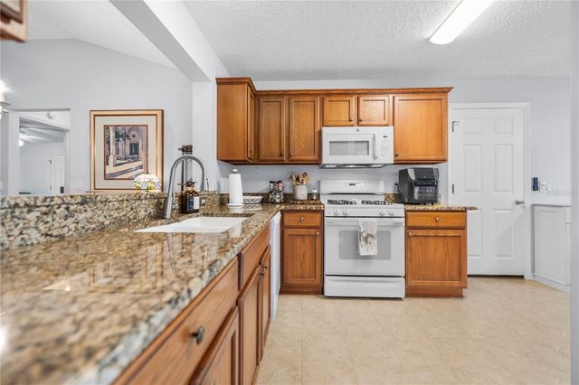 121 COSTA MESA DRIVE, Lady Lake, FL 32159