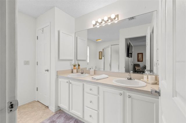 121 COSTA MESA DRIVE, Lady Lake, FL 32159