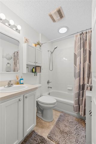 121 COSTA MESA DRIVE, Lady Lake, FL 32159