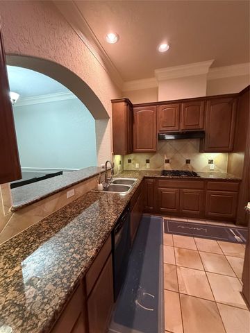 2946 Royal Oaks Crest, Houston, TX 77082