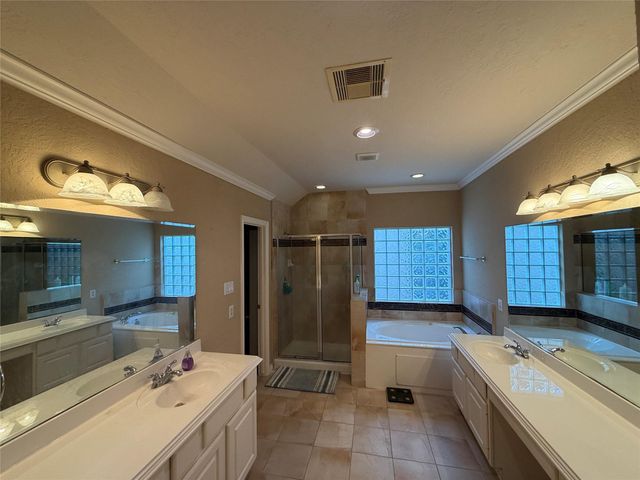 2946 Royal Oaks Crest, Houston, TX 77082