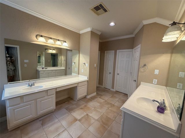 2946 Royal Oaks Crest, Houston, TX 77082