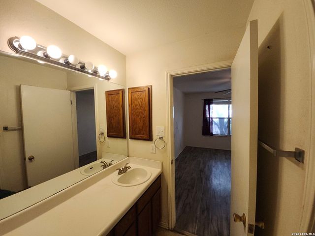 6907 Bluegrass Run, San Antonio, TX 78240