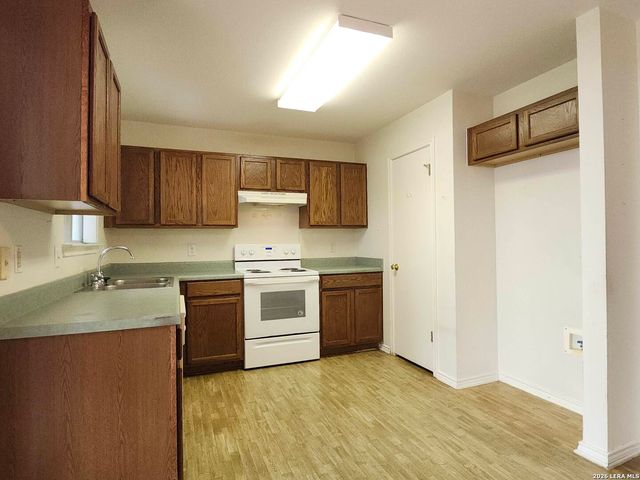 6907 Bluegrass Run, San Antonio, TX 78240