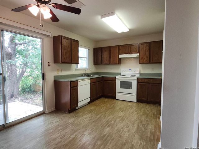 6907 Bluegrass Run, San Antonio, TX 78240