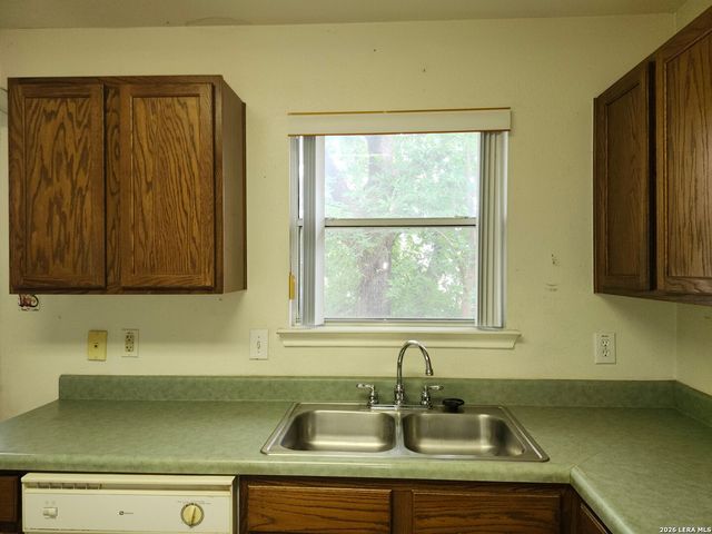 6907 Bluegrass Run, San Antonio, TX 78240