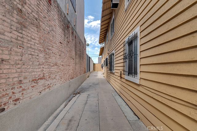 2113 Venice, Los Angeles, CA 90006
