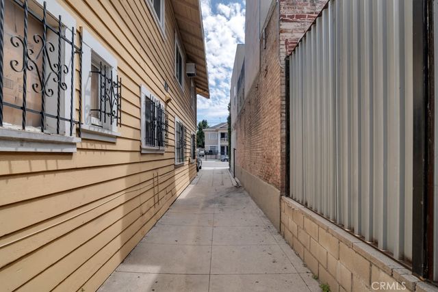 2113 Venice, Los Angeles, CA 90006