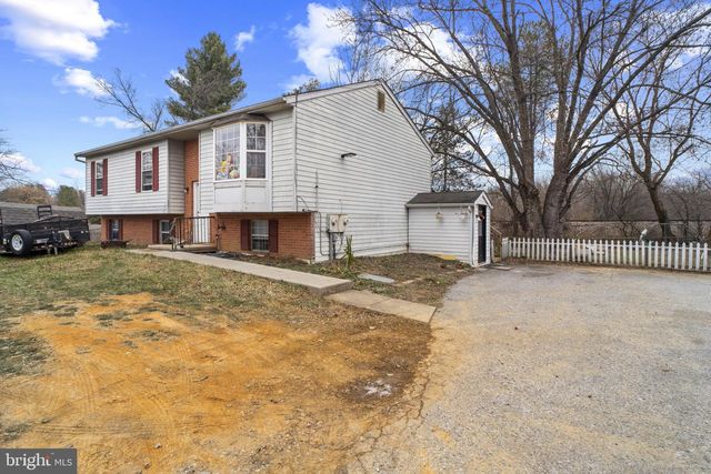 1909 HANOVER PIKE, Hampstead, MD 21074