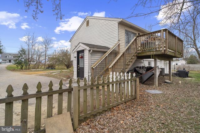 1909 HANOVER PIKE, Hampstead, MD 21074