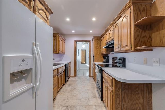 218 Klondike Drive, Yukon, OK 73099