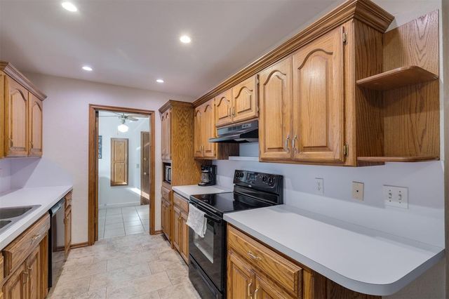 218 Klondike Drive, Yukon, OK 73099