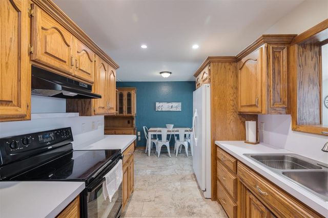 218 Klondike Drive, Yukon, OK 73099