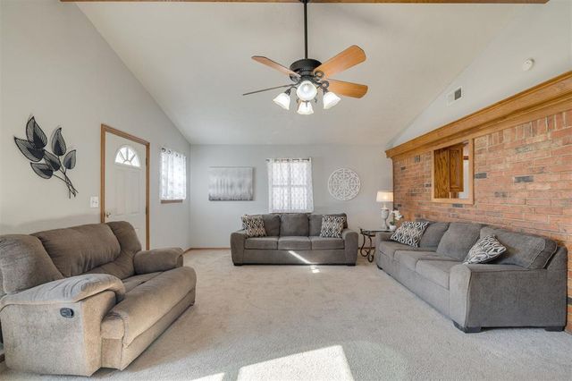 218 Klondike Drive, Yukon, OK 73099