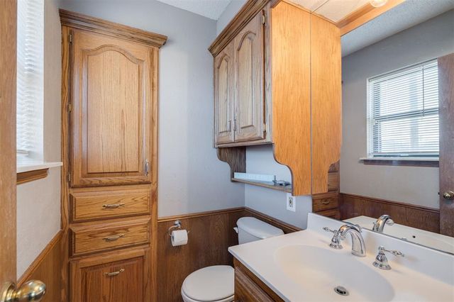 218 Klondike Drive, Yukon, OK 73099