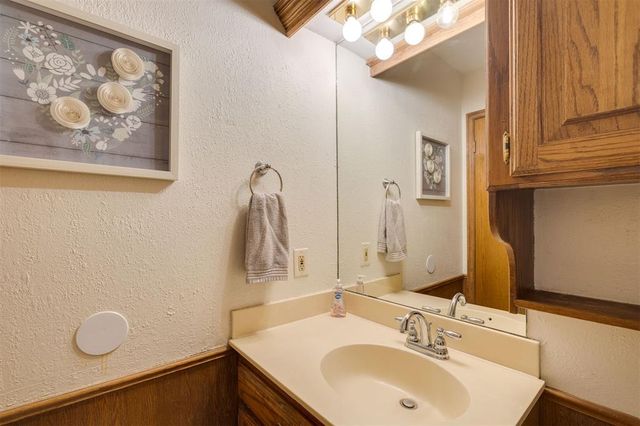 218 Klondike Drive, Yukon, OK 73099