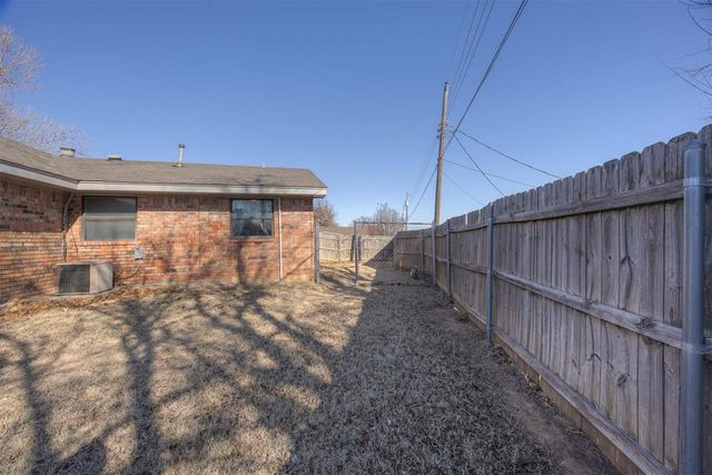 218 Klondike Drive, Yukon, OK 73099