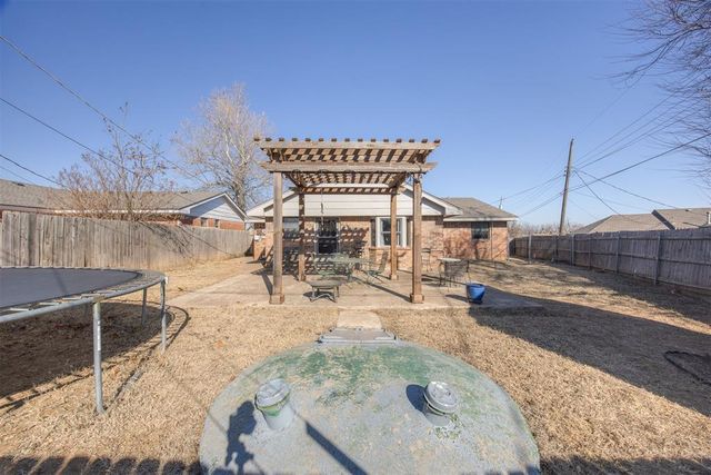 218 Klondike Drive, Yukon, OK 73099