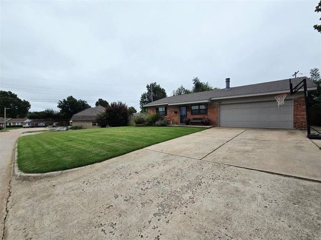 218 Klondike Drive, Yukon, OK 73099