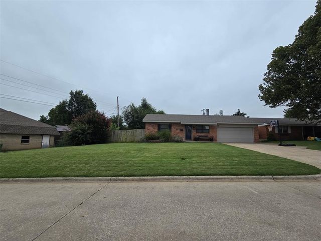 218 Klondike Drive, Yukon, OK 73099