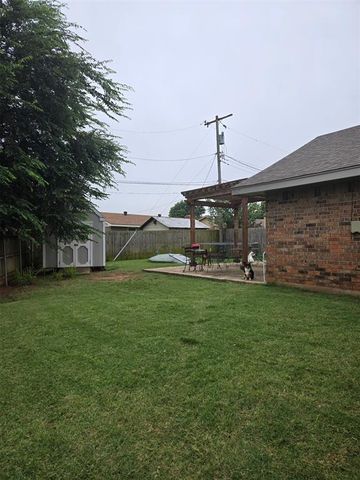 218 Klondike Drive, Yukon, OK 73099