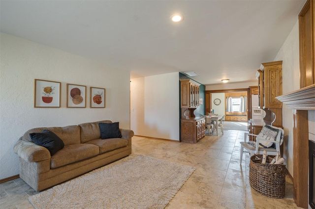 218 Klondike Drive, Yukon, OK 73099