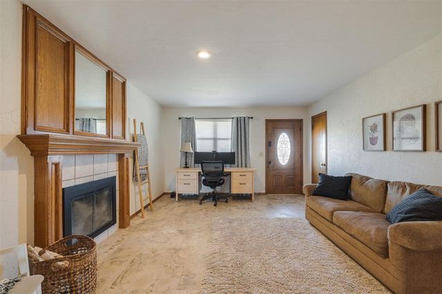 218 Klondike Drive, Yukon, OK 73099