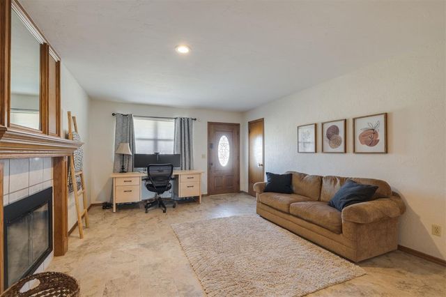 218 Klondike Drive, Yukon, OK 73099