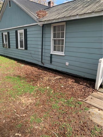 17348 Sebrell AVE, Courtland, VA 23837