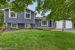 217 Davis Lake Drive, Oxford Charter Township, MI 48371