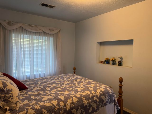 2007 HINKLE Street SE, Albuquerque, NM 87102