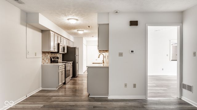 9350 Golden Leaf Way, Indianapolis, IN 46260