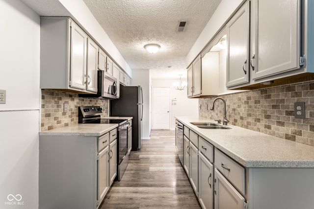 9350 Golden Leaf Way, Indianapolis, IN 46260
