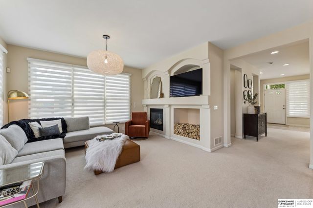 5913 N 146 Avenue, Omaha, NE 68116