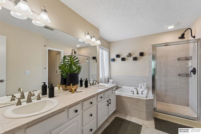 5913 N 146 Avenue, Omaha, NE 68116