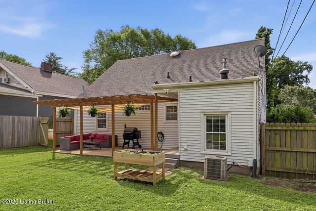 2385 Clarendon Ave, Louisville, KY 40205