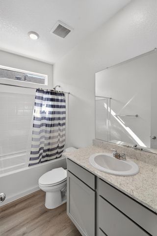 8825 Stratham Way, Elk Grove, CA 95758