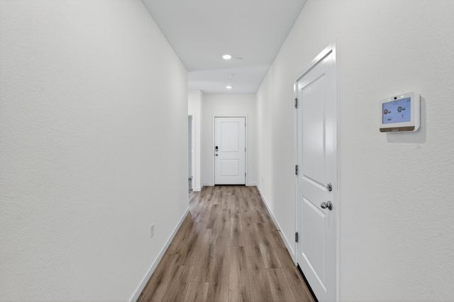 8825 Stratham Way, Elk Grove, CA 95758