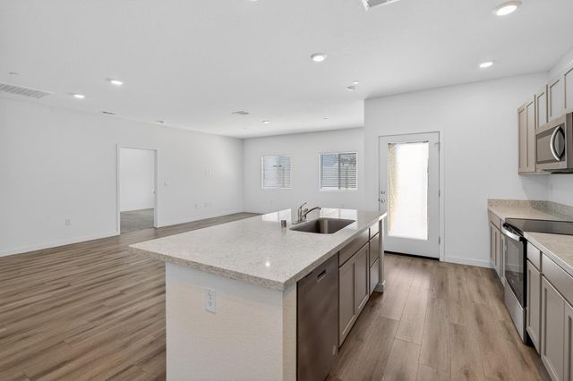 8825 Stratham Way, Elk Grove, CA 95758