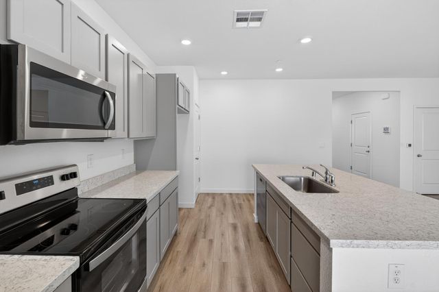 8825 Stratham Way, Elk Grove, CA 95758