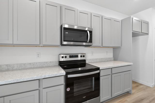 8825 Stratham Way, Elk Grove, CA 95758