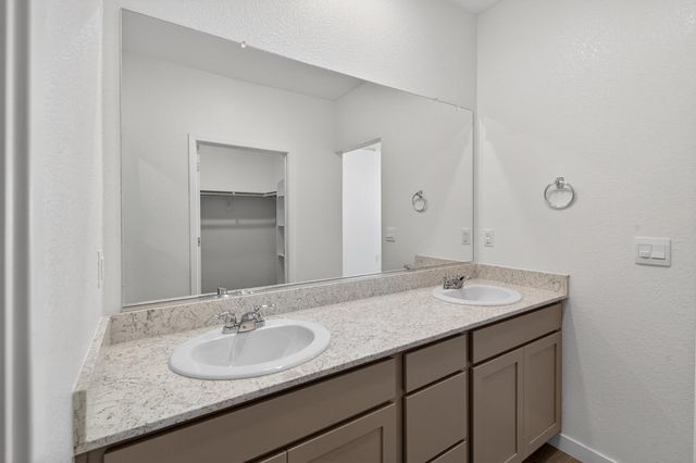 8825 Stratham Way, Elk Grove, CA 95758