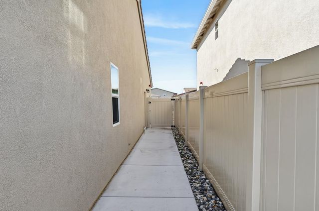 8825 Stratham Way, Elk Grove, CA 95758