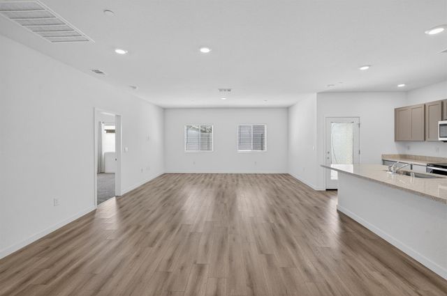 8825 Stratham Way, Elk Grove, CA 95758