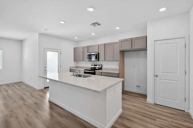 8825 Stratham Way, Elk Grove, CA 95758