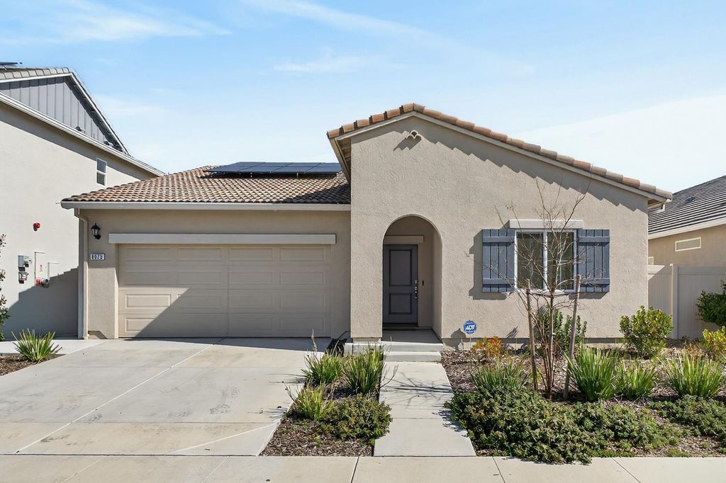 8825 Stratham Way, Elk Grove, CA 95758